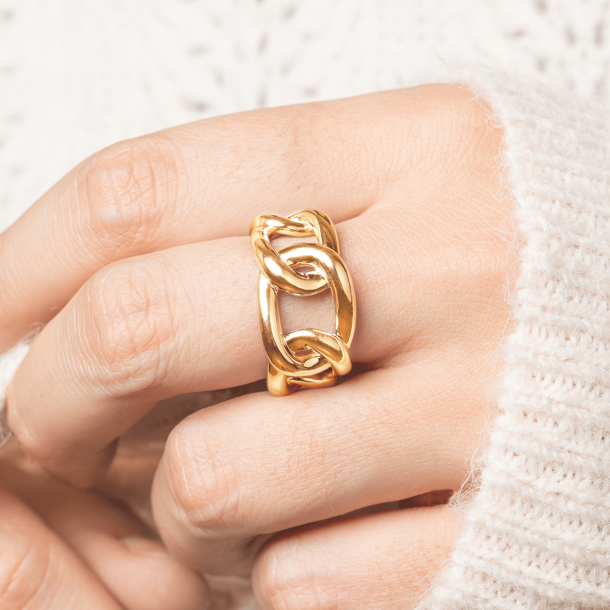 Bague en plaqué or ou en argent : laquelle choisir ? Guide complet 2026